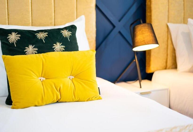 The Woodfield   Stunning Modern 2 Bed Apartment   Tv In Every Bedroom!