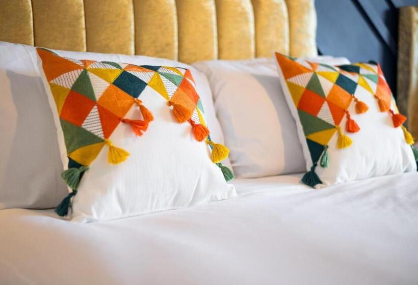 The Woodfield   Stunning Modern 2 Bed Apartment   Tv In Every Bedroom!