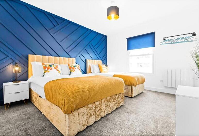 The Woodfield   Stunning Modern 2 Bed Apartment   Tv In Every Bedroom!