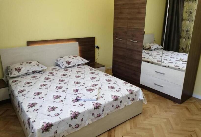 в сърцето на варна ви очаква прекрасен и просторен апартамент