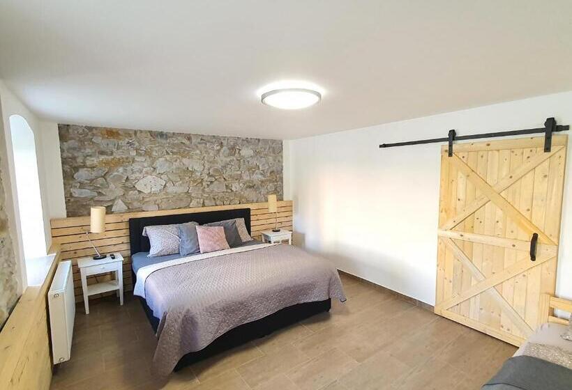 Apartmány černý Kohout