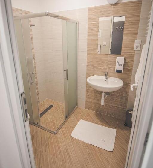 צימר Tenisz Panzió   Baja