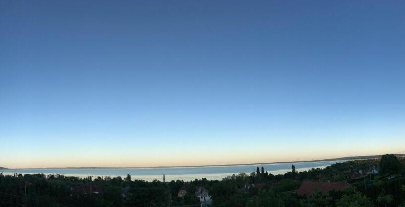 צימר Tóranéző Ház