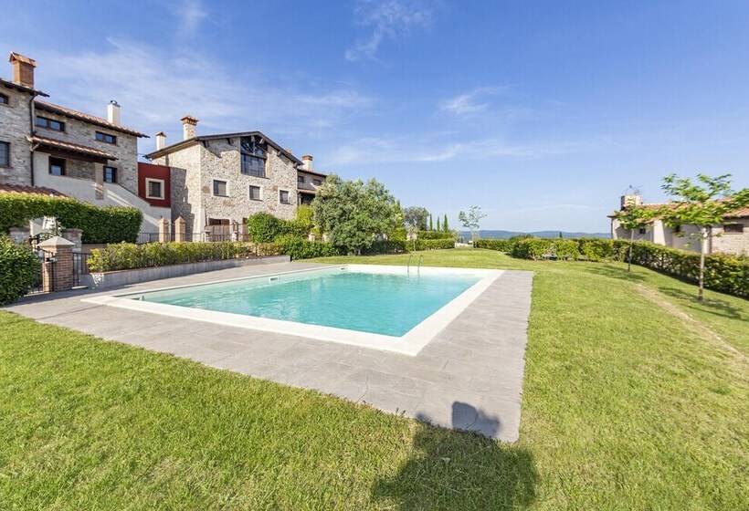 Bright Apt With Terrace And Shared Pool