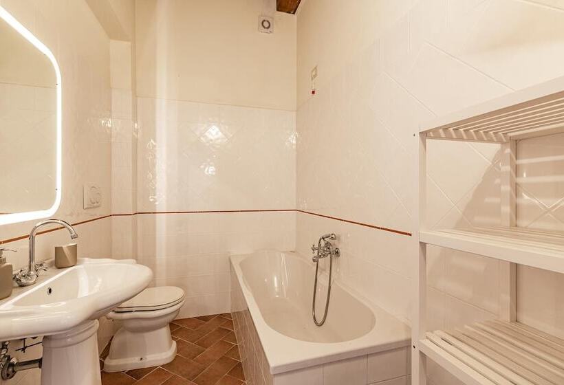 Bright Apt With Terrace And Shared Pool