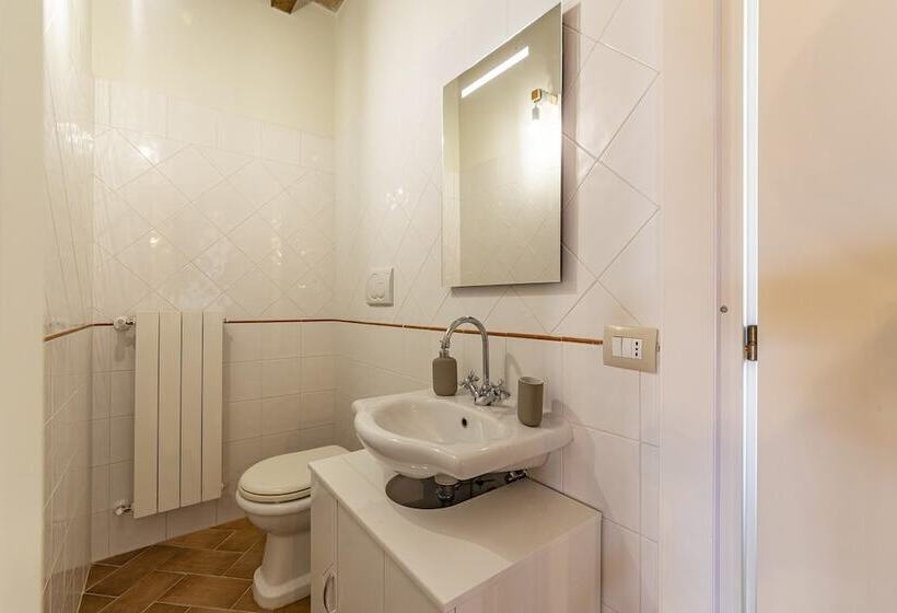 Bright Apt With Terrace And Shared Pool