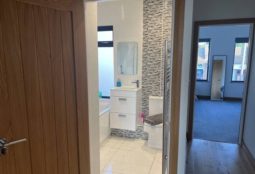 Broadway Beach Homes Airbnb With Hot Tub