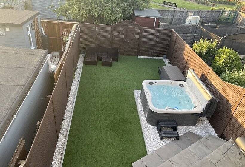 Broadway Beach Homes Airbnb With Hot Tub