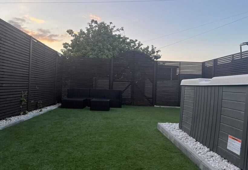 Broadway Beach Homes Airbnb With Hot Tub