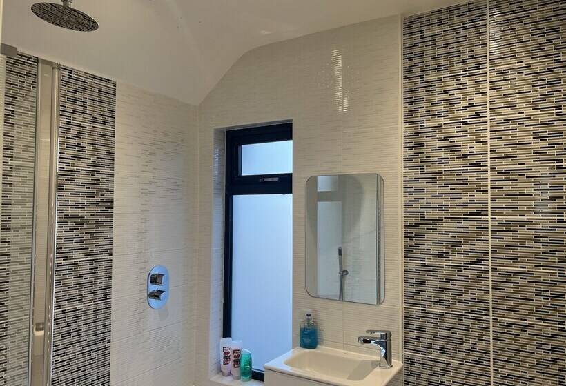 Broadway Beach Homes Airbnb With Hot Tub