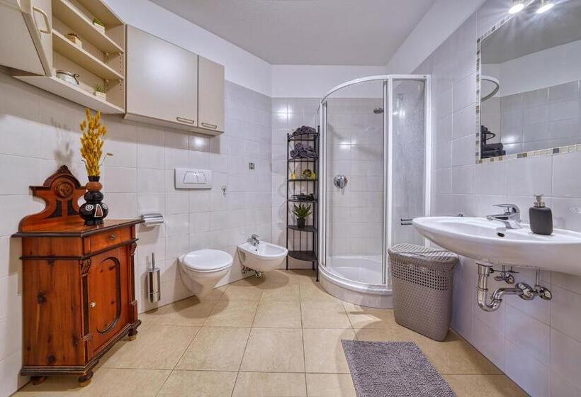 City Café   Central Apartment