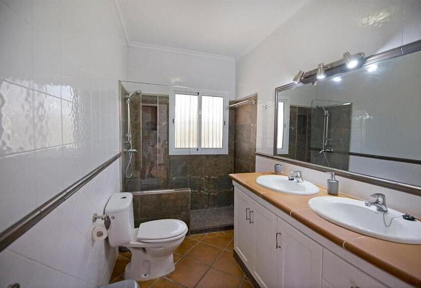 Espectacular Villa Con Piscina En Conil Cl 5c