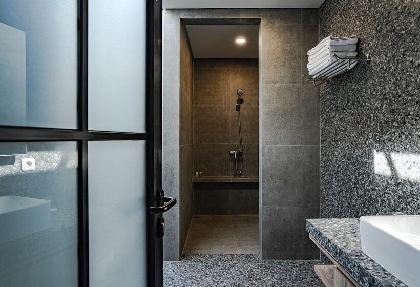 Отель Loa Living Solo Baru