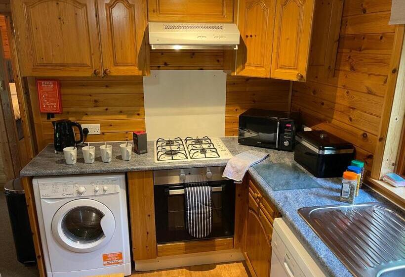 L10   The Conwy Spa With Hot Tub