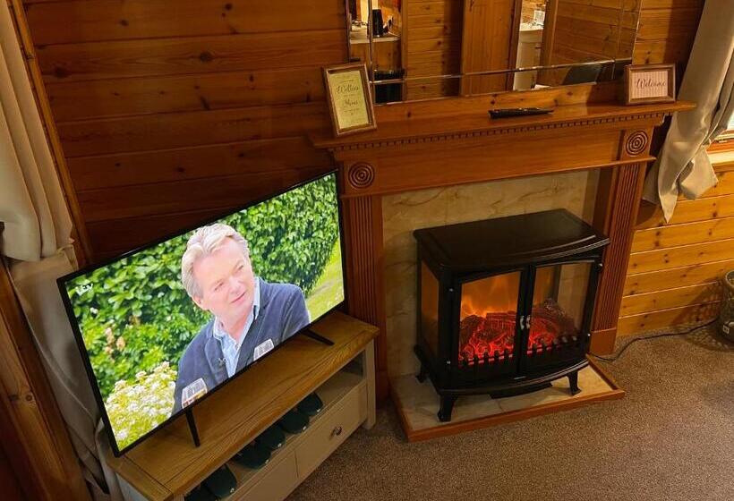 L10   The Conwy Spa With Hot Tub