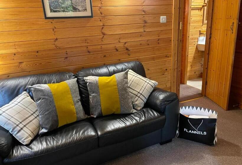 L10   The Conwy Spa With Hot Tub