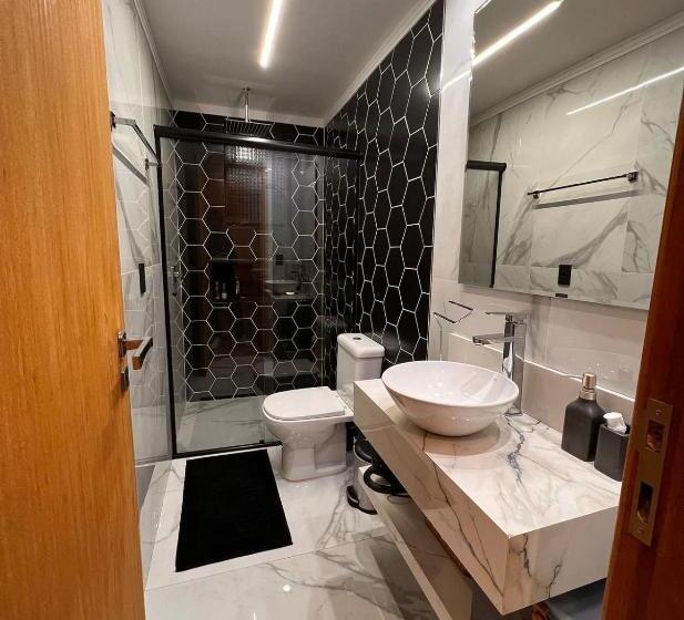 La Negra Cabana Entre Araucárias