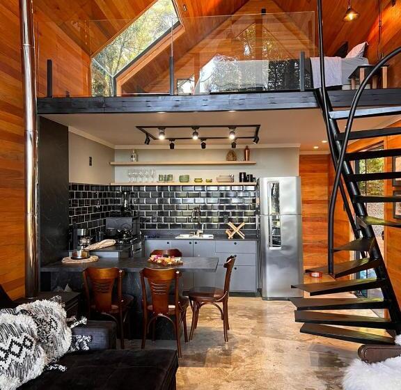 La Negra Cabana Entre Araucárias