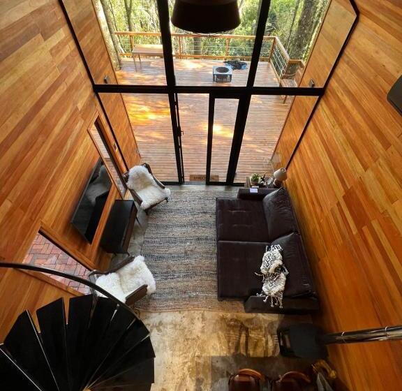 La Negra Cabana Entre Araucárias