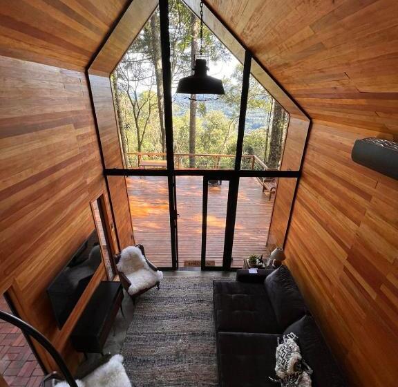 La Negra Cabana Entre Araucárias