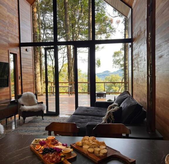 La Negra Cabana Entre Araucárias