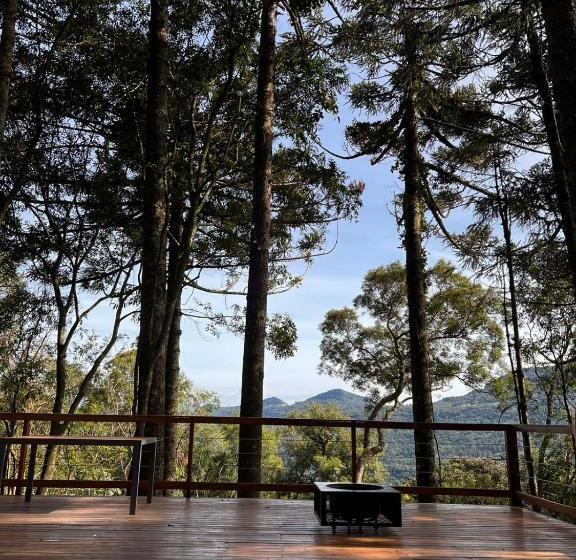 La Negra Cabana Entre Araucárias