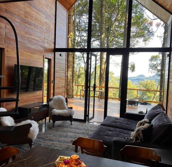 La Negra Cabana Entre Araucárias