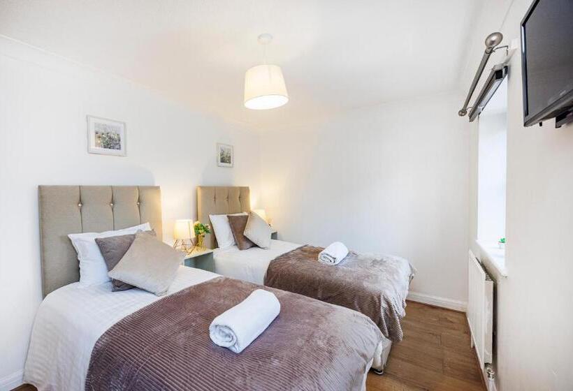 Lovely 2 Bd Hse With Parking Near Excel