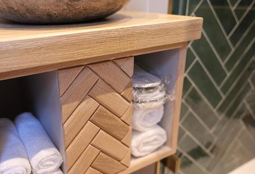 Luxury Retreat 30mins Taxi Ride From West London