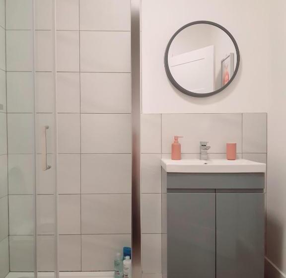 No S 7 And 8 Llewelyn Apartments