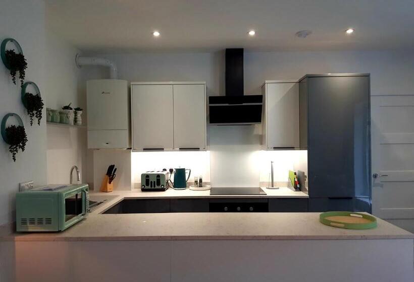 No S 7 And 8 Llewelyn Apartments