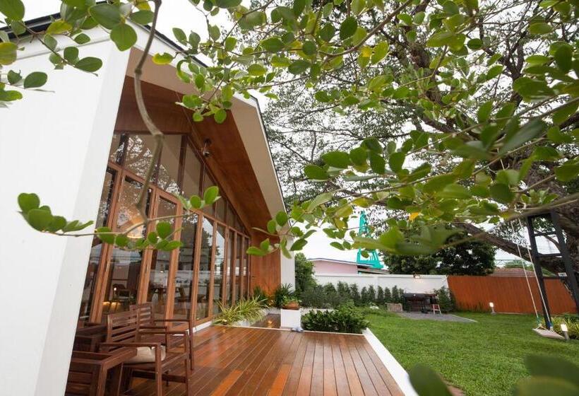 Nutnicha River House