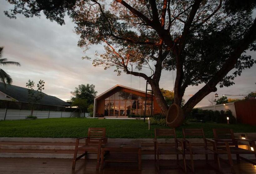 Nutnicha River House