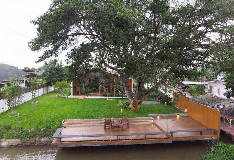 Nutnicha River House