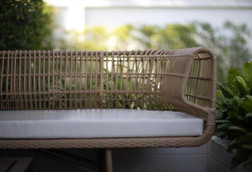 Nutnicha River House