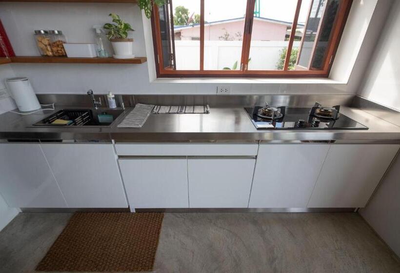 Nutnicha River House