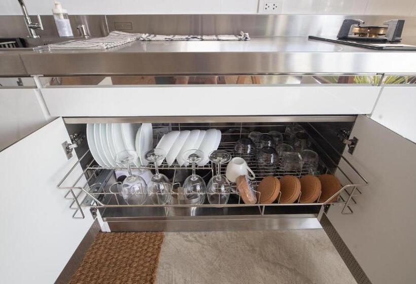 Nutnicha River House