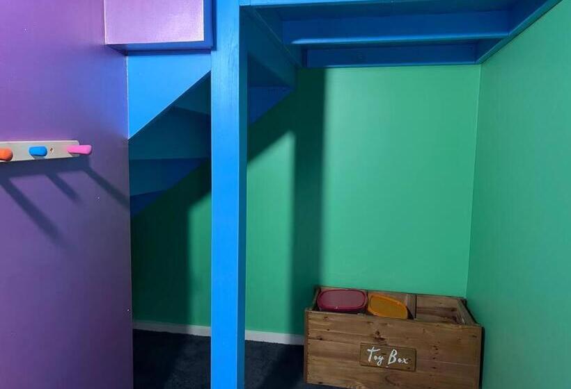 Oriana Grande  5 Bdrm Sleeps 14 Beach View Wifi