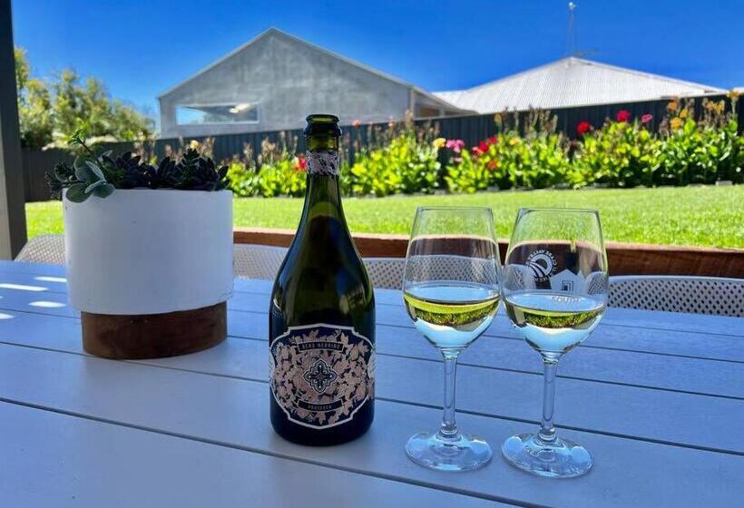 Oriana Grande  5 Bdrm Sleeps 14 Beach View Wifi