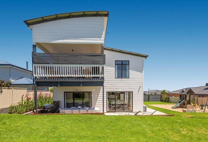 Oriana Grande  5 Bdrm Sleeps 14 Beach View Wifi