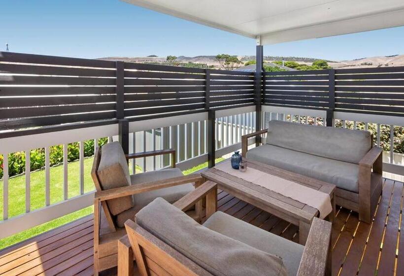 Oriana Grande  5 Bdrm Sleeps 14 Beach View Wifi