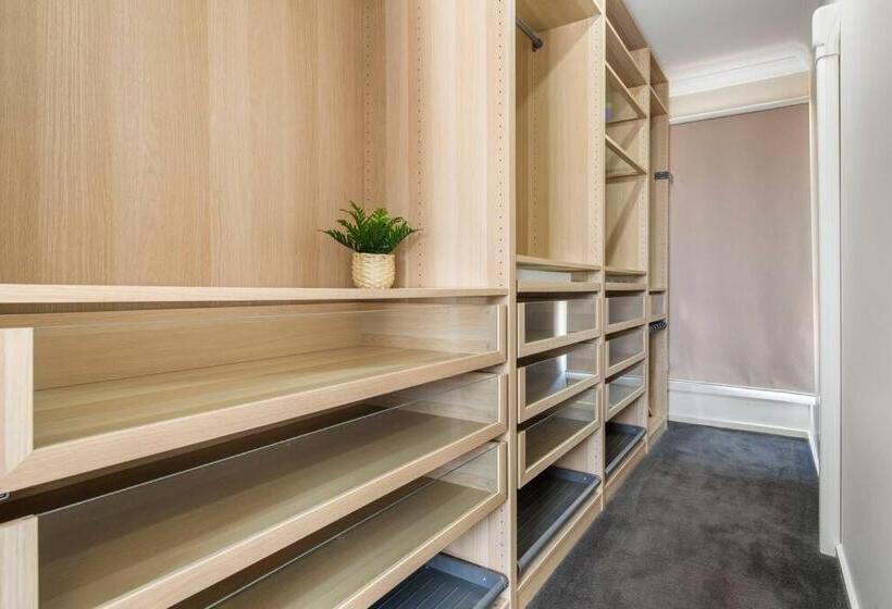 Oriana Grande  5 Bdrm Sleeps 14 Beach View Wifi