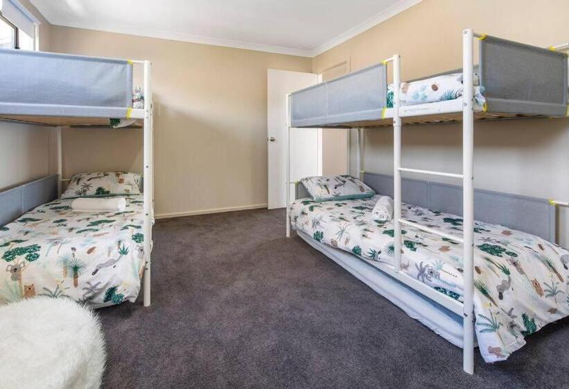 Oriana Grande  5 Bdrm Sleeps 14 Beach View Wifi