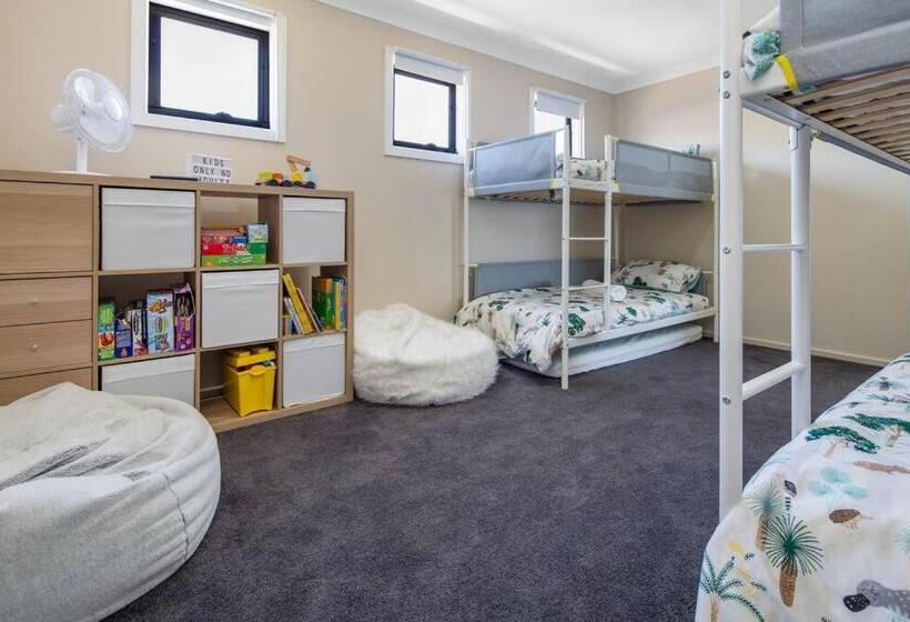 Oriana Grande  5 Bdrm Sleeps 14 Beach View Wifi