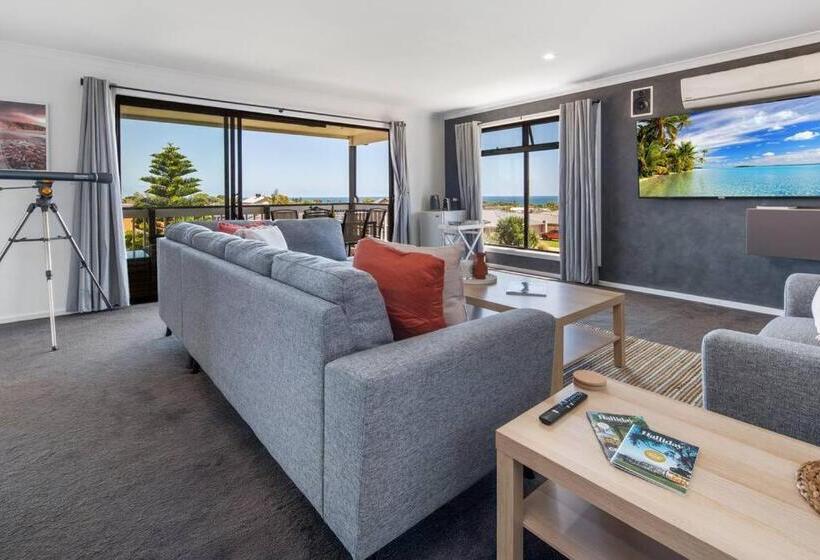 Oriana Grande  5 Bdrm Sleeps 14 Beach View Wifi