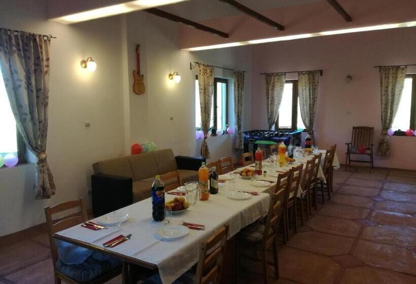 פנסיון La Trovantzi