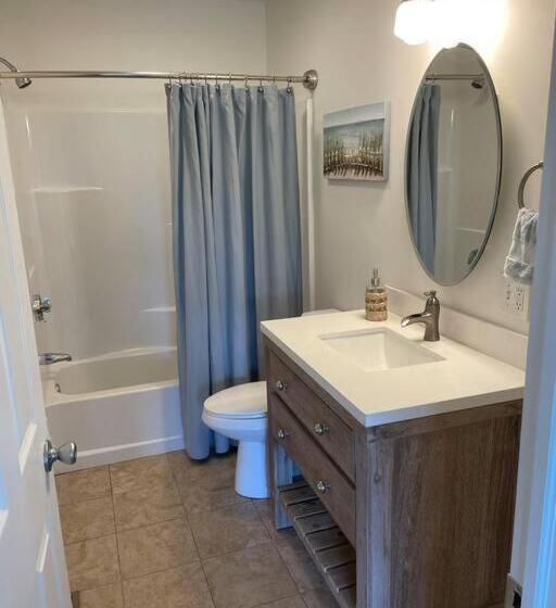 Shore Drive   2 Bedroom/2 Bath/bunk/queen Oasis