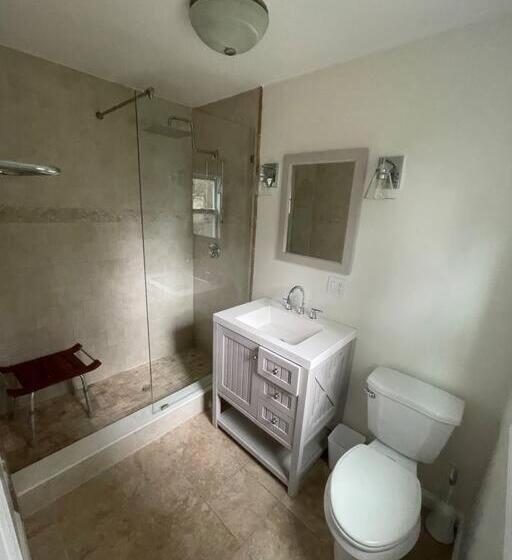 Shore Drive   2 Bedroom/2 Bath/bunk/queen Oasis