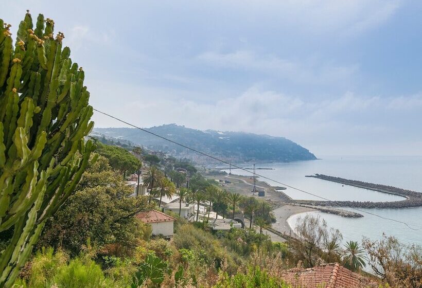 Sissy E Sammy 200 Mt From Sea