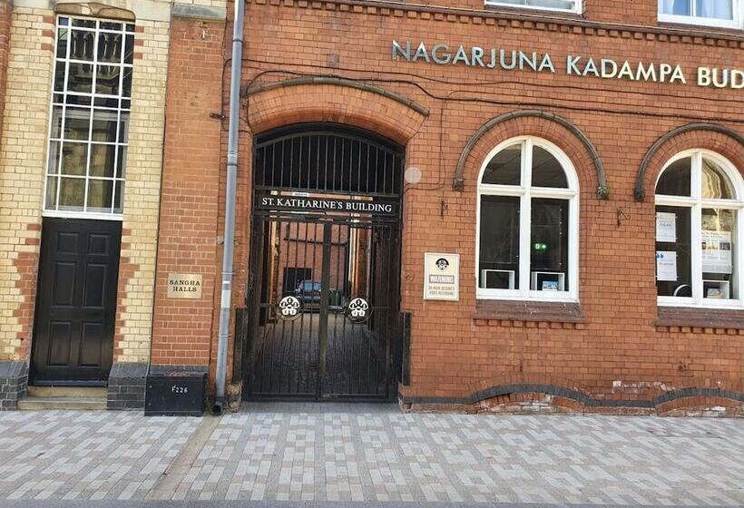 هاستل Sangha Halls